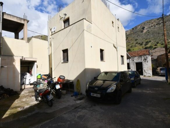 3 Bedroom House In Limnes Village – East Crete