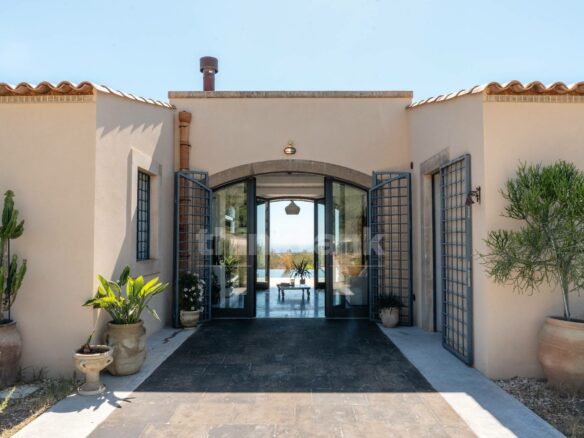 We Offer A Villa Located In The Quiet And Panoramic Bochini District Of Avola.