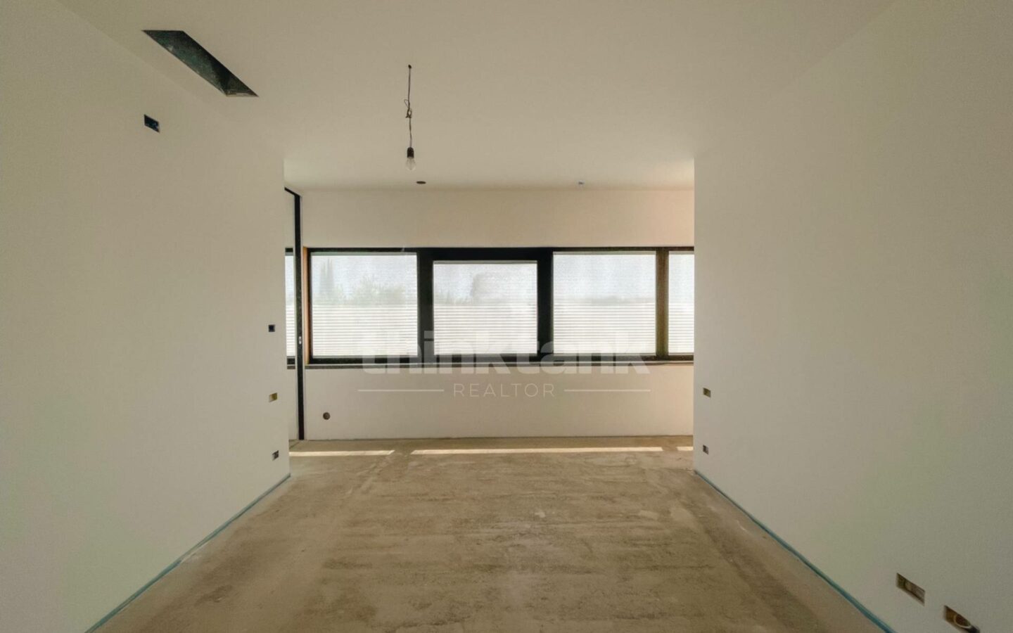 Syracuse, Tremmilia: A Few Kilometers From The City, In A Residential Area, We Offer An Inimitable Villa.