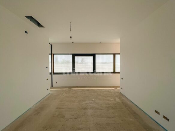 Syracuse, Tremmilia: A Few Kilometers From The City, In A Residential Area, We Offer An Inimitable Villa.