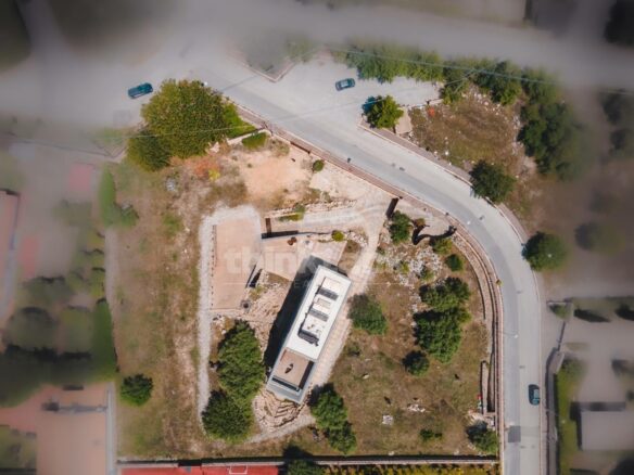 Syracuse, Tremmilia: A Few Kilometers From The City, In A Residential Area, We Offer An Inimitable Villa.