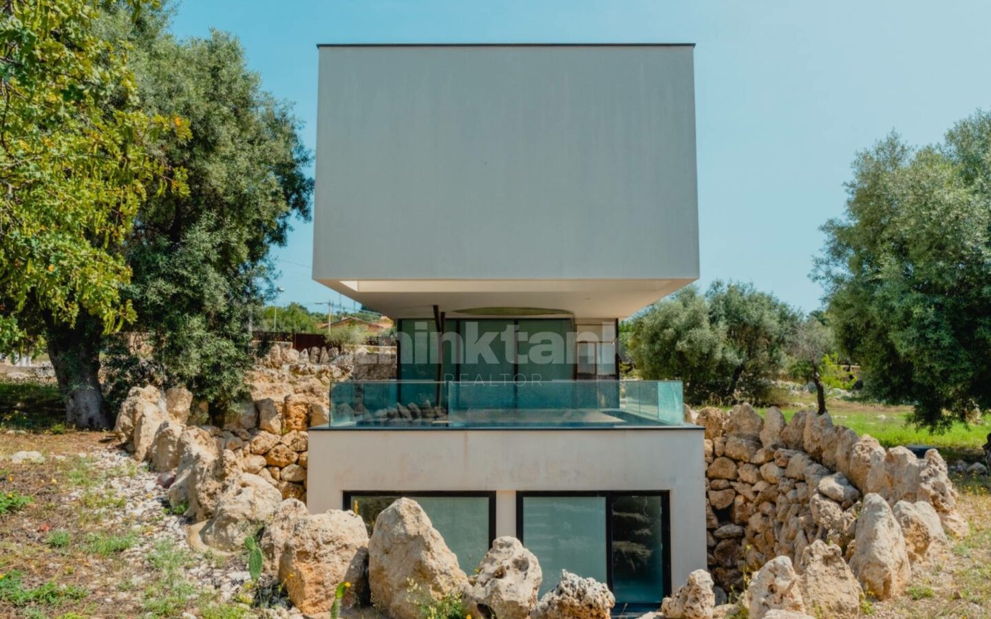 Syracuse, Tremmilia: A Few Kilometers From The City, In A Residential Area, We Offer An Inimitable Villa.
