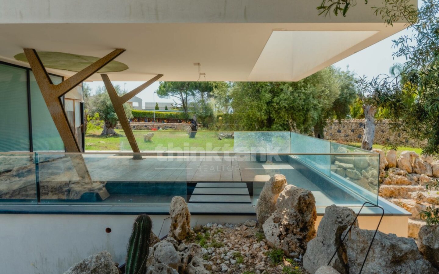 Syracuse, Tremmilia: A Few Kilometers From The City, In A Residential Area, We Offer An Inimitable Villa.