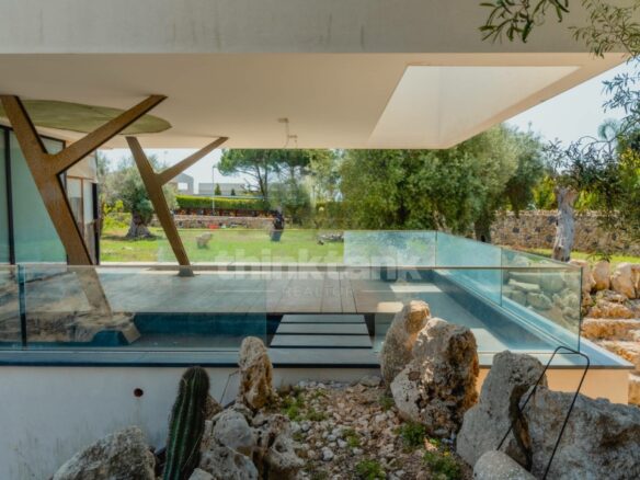 Syracuse, Tremmilia: A Few Kilometers From The City, In A Residential Area, We Offer An Inimitable Villa.