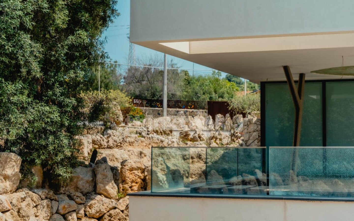 Syracuse, Tremmilia: A Few Kilometers From The City, In A Residential Area, We Offer An Inimitable Villa.