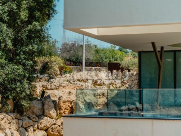 Syracuse, Tremmilia: A Few Kilometers From The City, In A Residential Area, We Offer An Inimitable Villa.