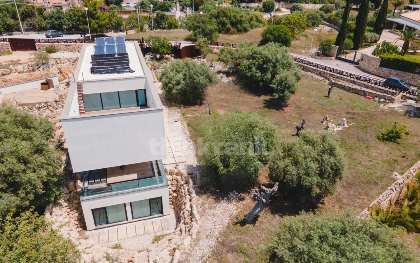 Syracuse, Tremmilia: A Few Kilometers From The City, In A Residential Area, We Offer An Inimitable Villa.