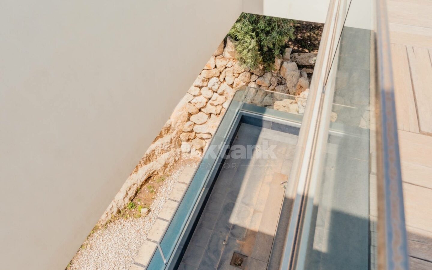 Syracuse, Tremmilia: A Few Kilometers From The City, In A Residential Area, We Offer An Inimitable Villa.