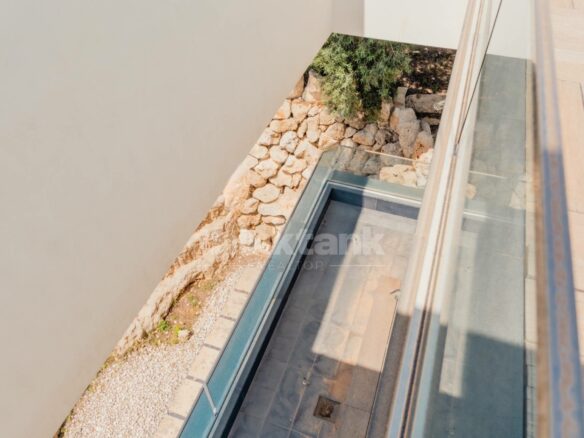 Syracuse, Tremmilia: A Few Kilometers From The City, In A Residential Area, We Offer An Inimitable Villa.