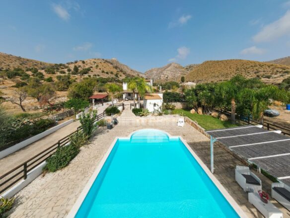 This Typical Sicilian Villa, Located In The Countryside Of Avola.