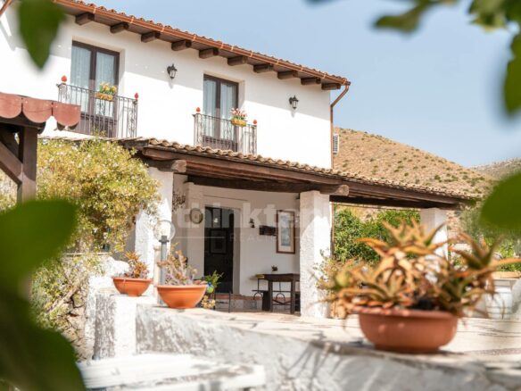 This Typical Sicilian Villa, Located In The Countryside Of Avola.