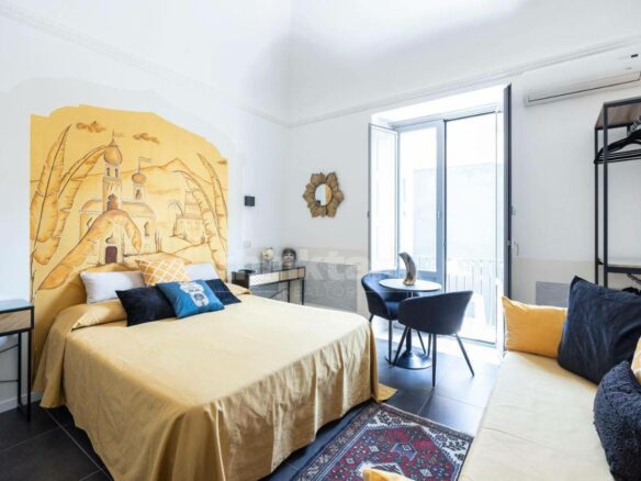 Apartment In Catania’s Historic Center In A Historic Building With Elevator.