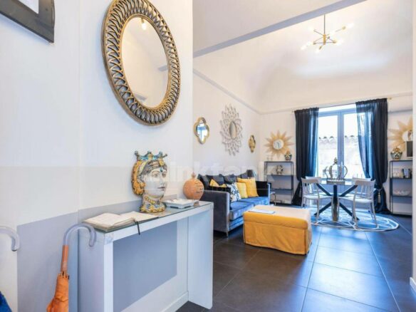 Apartment In Catania’s Historic Center In A Historic Building With Elevator.