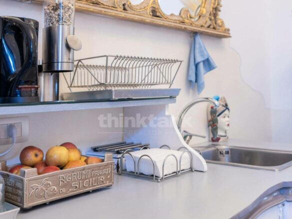 Apartment In Catania’s Historic Center In A Historic Building With Elevator.