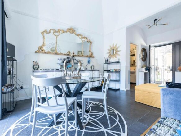 Apartment In Catania’s Historic Center In A Historic Building With Elevator.