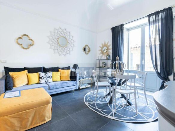 Apartment In Catania’s Historic Center In A Historic Building With Elevator.