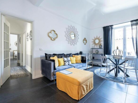 Apartment In Catania’s Historic Center In A Historic Building With Elevator.