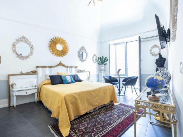 Apartment In Catania’s Historic Center In A Historic Building With Elevator.