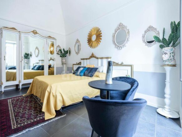 Apartment In Catania’s Historic Center In A Historic Building With Elevator.
