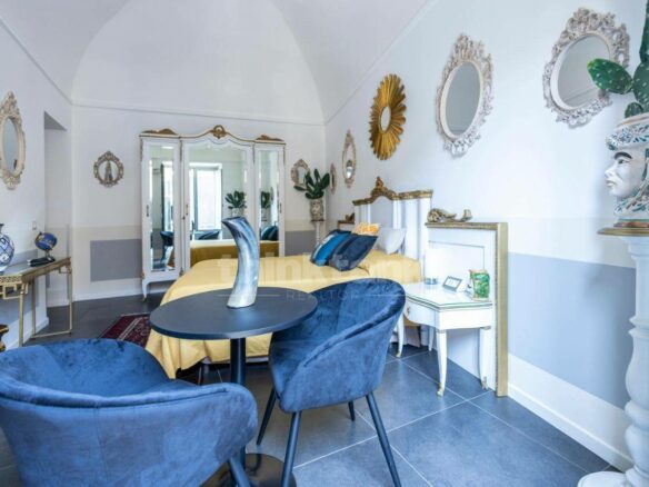 Apartment In Catania’s Historic Center In A Historic Building With Elevator.