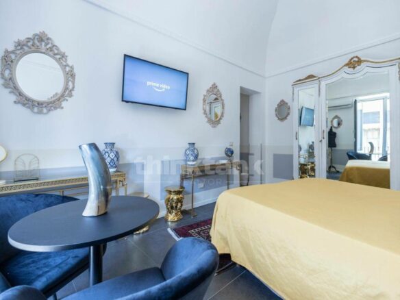 Apartment In Catania’s Historic Center In A Historic Building With Elevator.