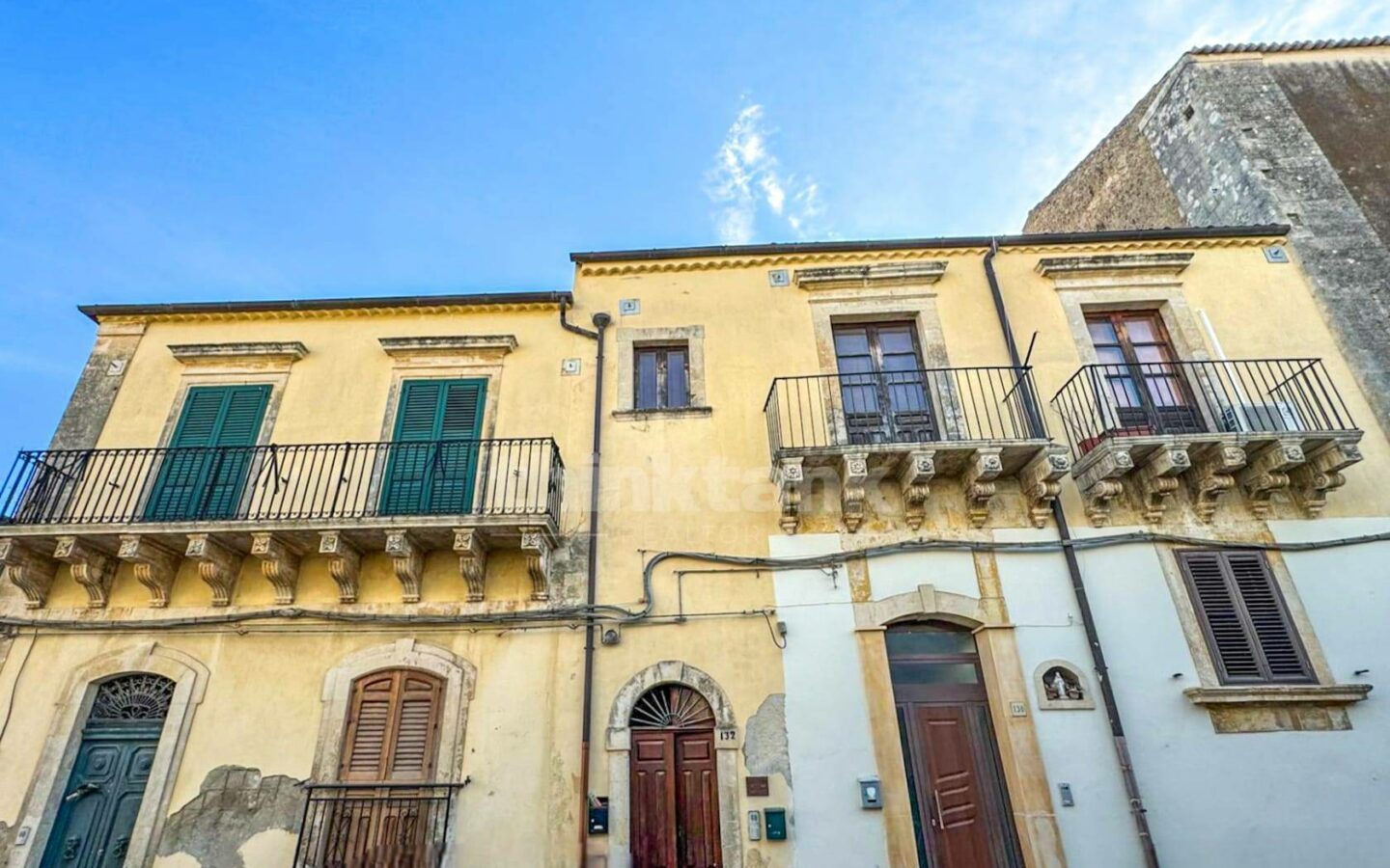 80 M2 Apartment In Noto, First Floor, Central Location