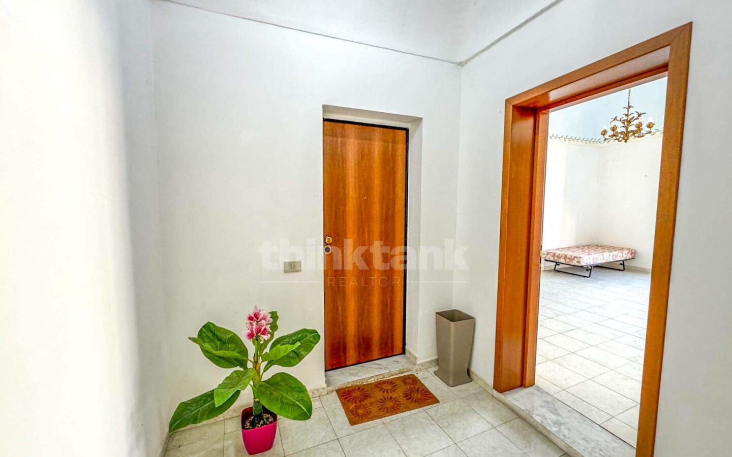 80 M2 Apartment In Noto, First Floor, Central Location
