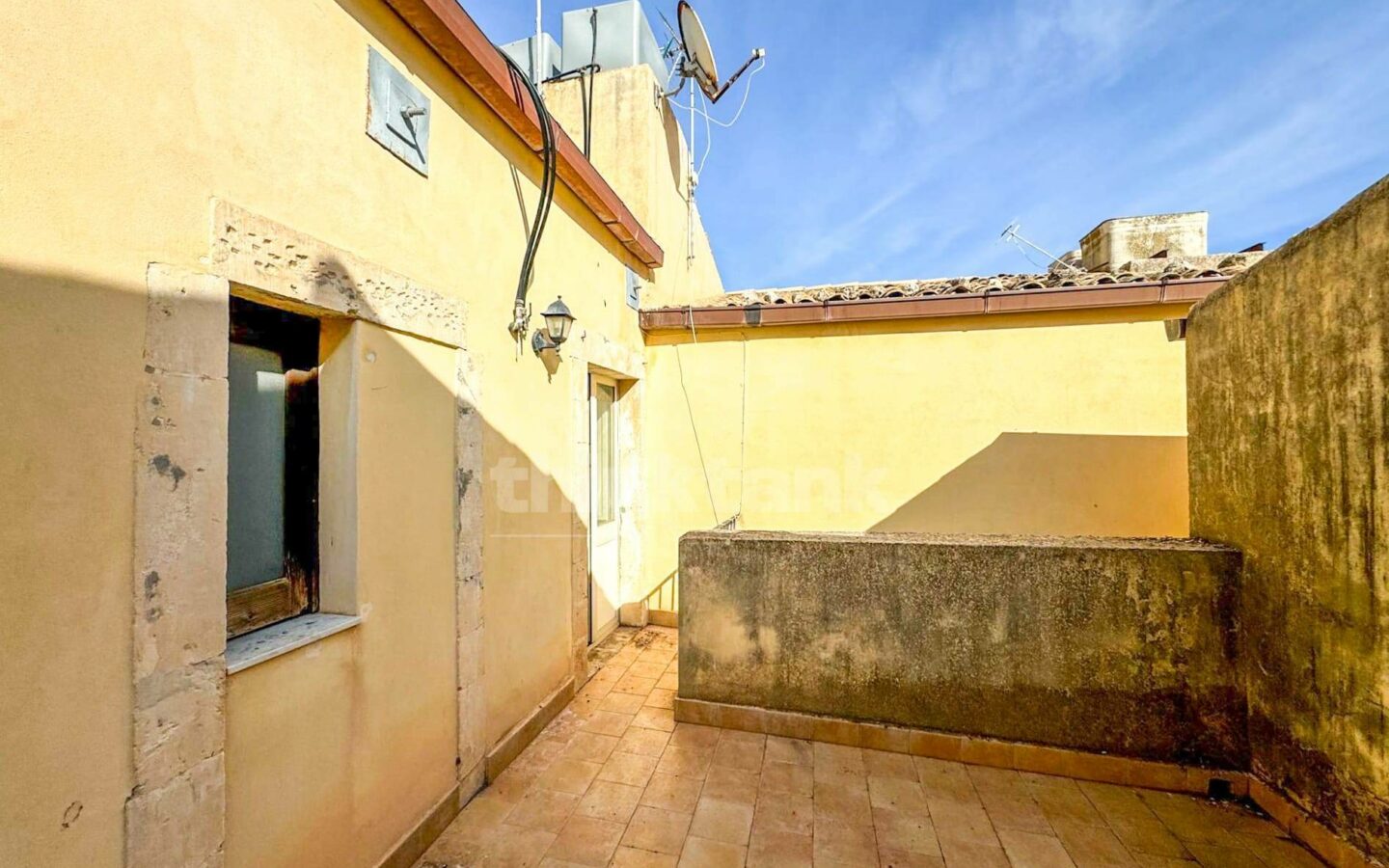 80 M2 Apartment In Noto, First Floor, Central Location