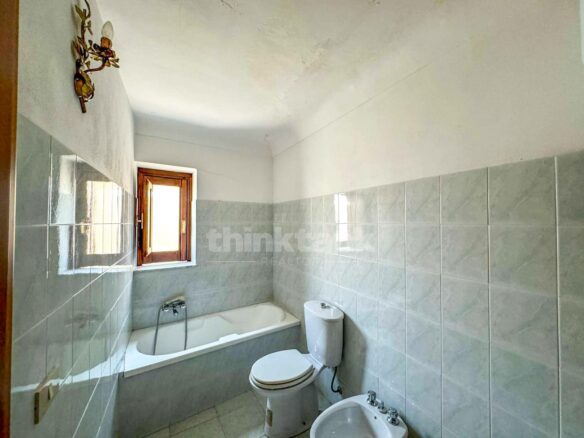 80 M2 Apartment In Noto, First Floor, Central Location