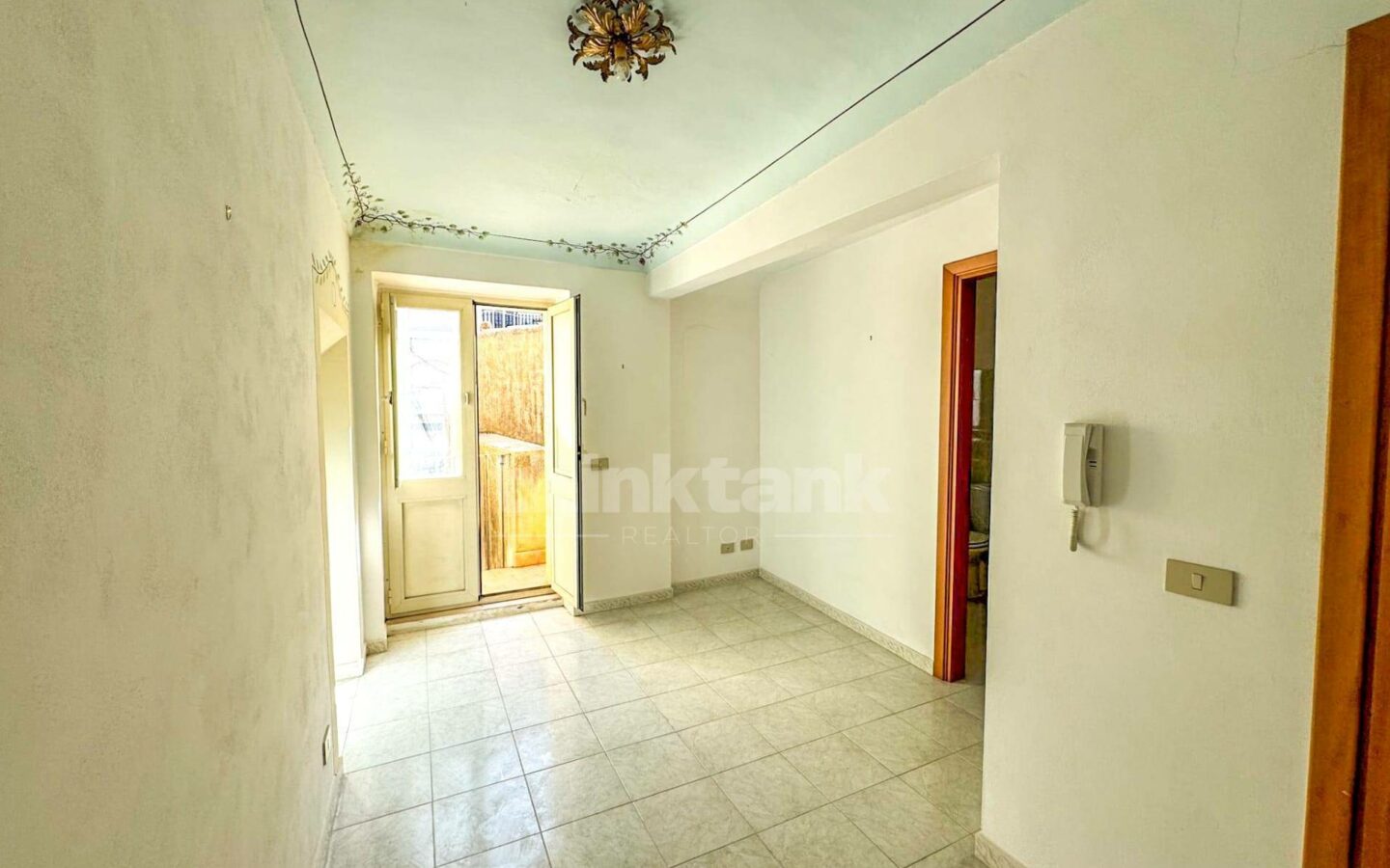 80 M2 Apartment In Noto, First Floor, Central Location