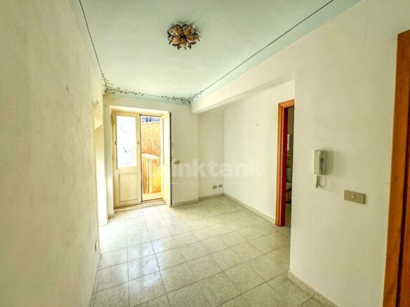 80 M2 Apartment In Noto, First Floor, Central Location