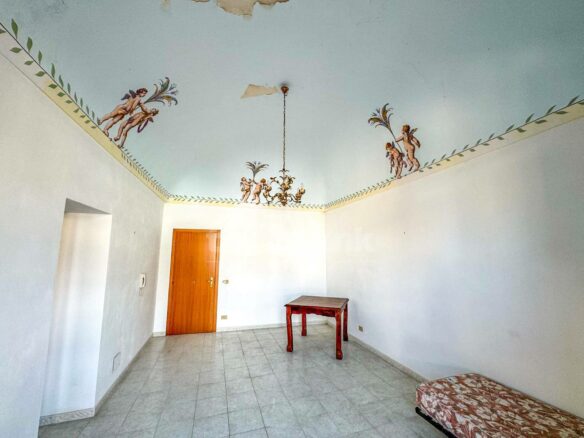 80 M2 Apartment In Noto, First Floor, Central Location