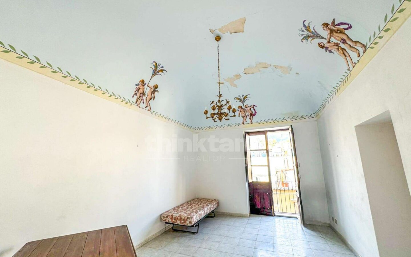 80 M2 Apartment In Noto, First Floor, Central Location