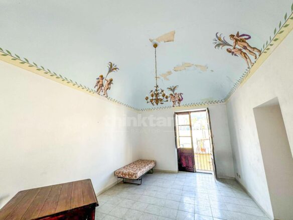 80 M2 Apartment In Noto, First Floor, Central Location