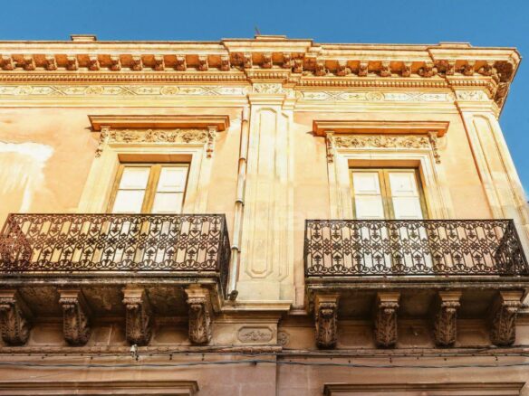 Casa Catania: A Historic Jewel In The Heart Of Avola – Sicilian Elegance And History