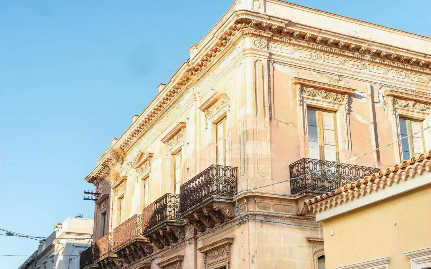 Casa Catania: A Historic Jewel In The Heart Of Avola – Sicilian Elegance And History