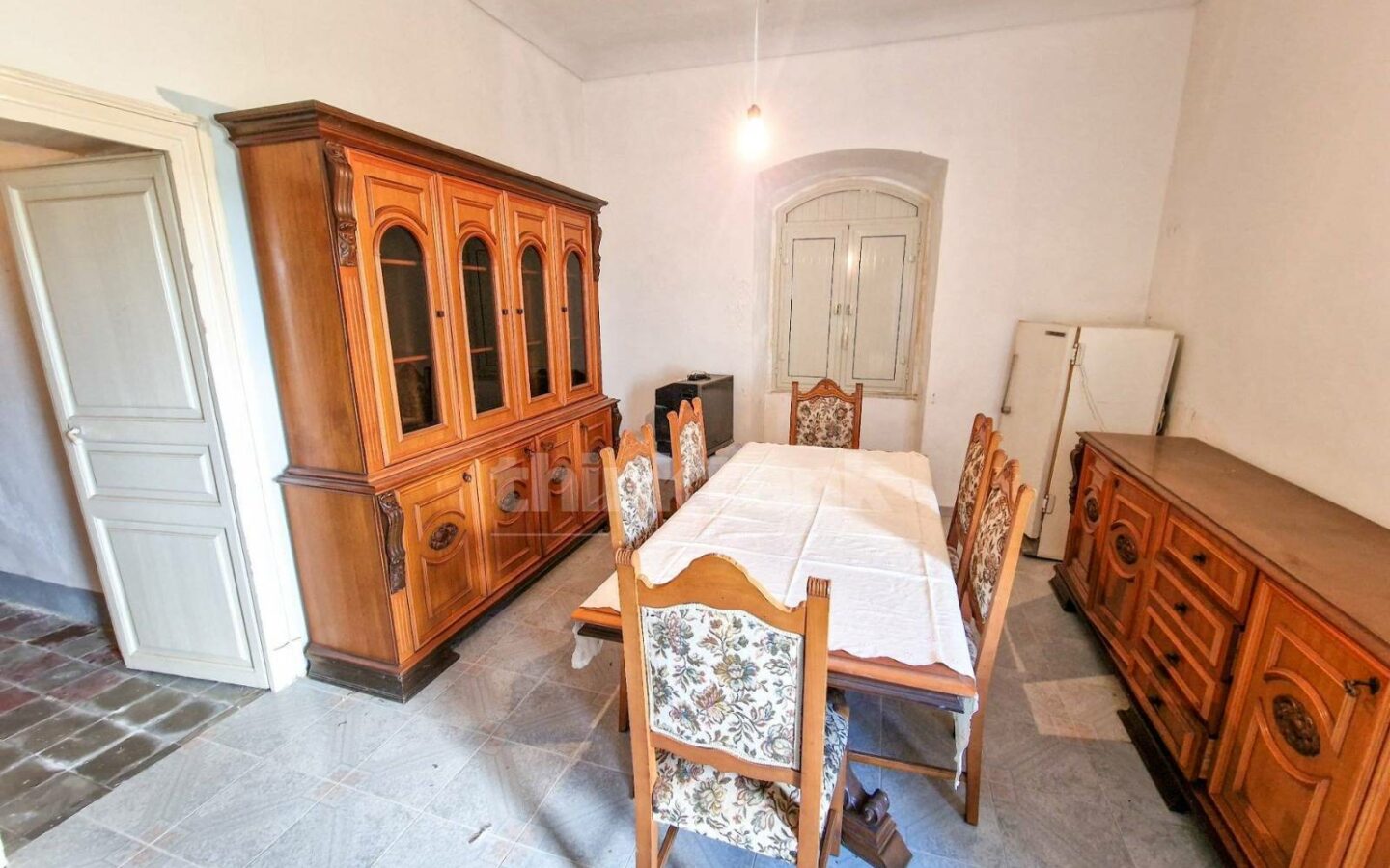 This Rustic House In Nissoria Is Currently In A Free State, Ready To Be Inhabited.