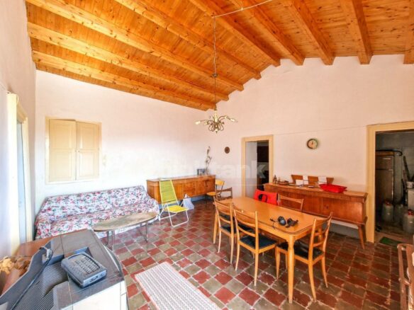 This Rustic House In Nissoria Is Currently In A Free State, Ready To Be Inhabited.