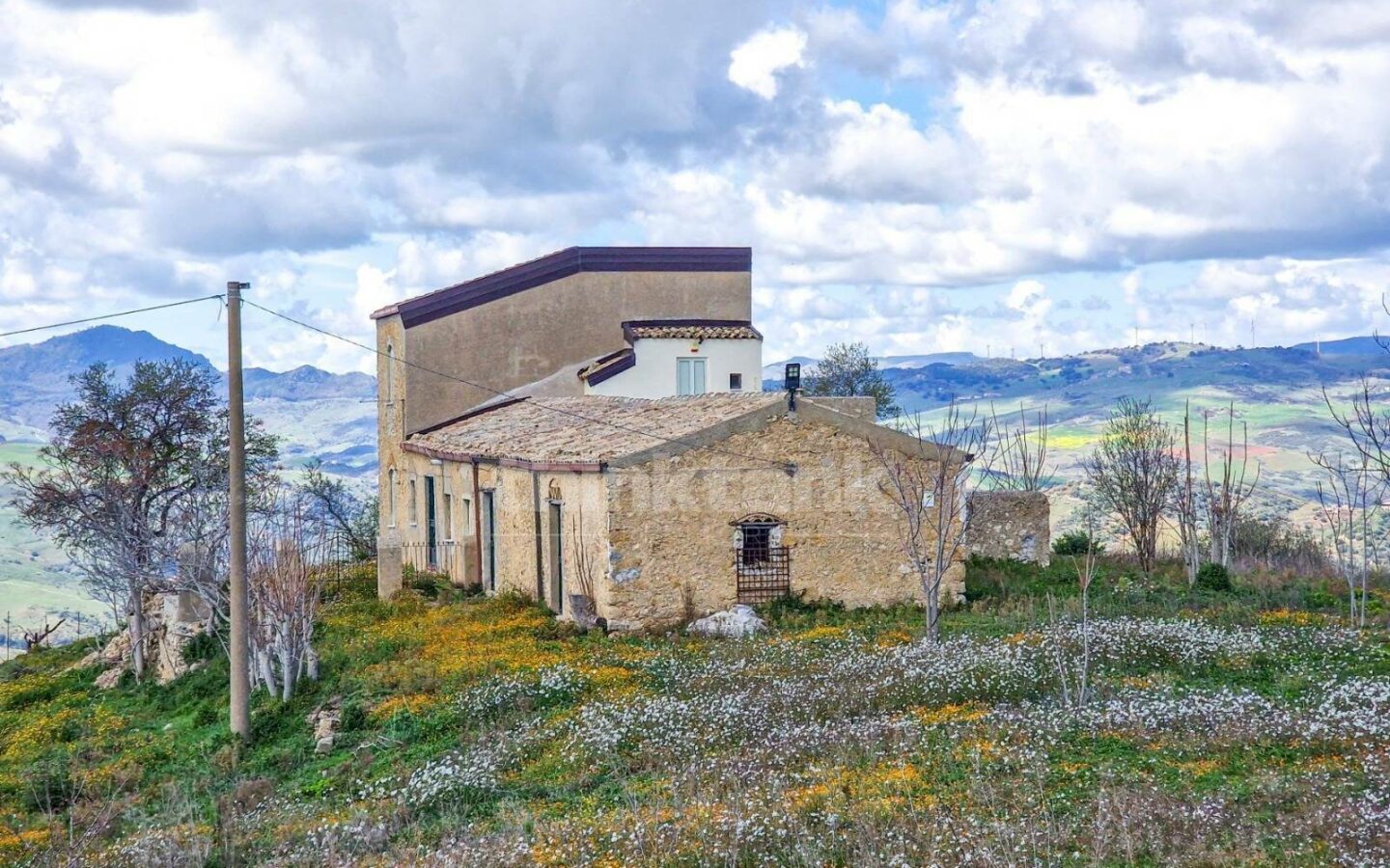 This Rustic House In Nissoria Is Currently In A Free State, Ready To Be Inhabited.