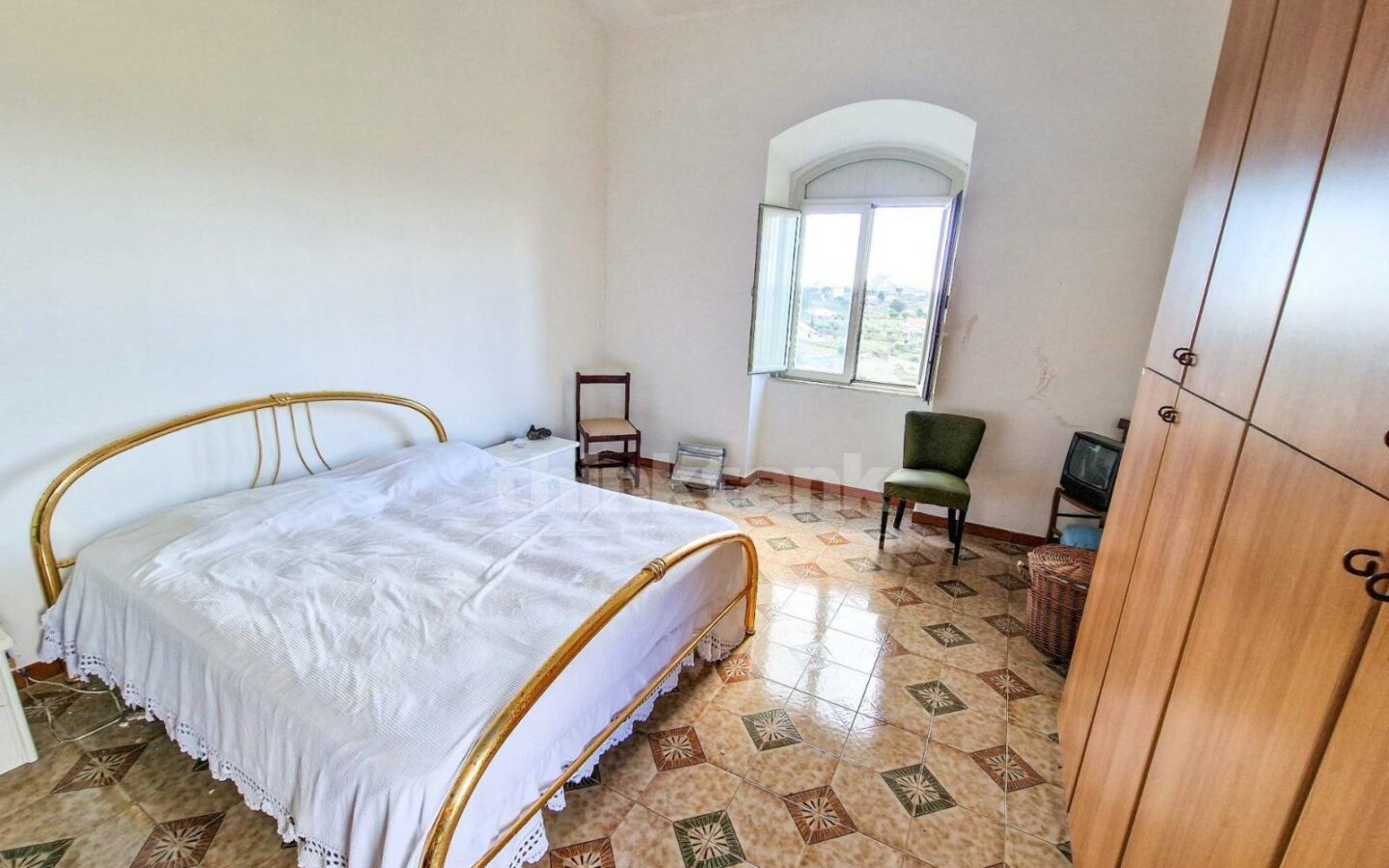 This Rustic House In Nissoria Is Currently In A Free State, Ready To Be Inhabited.