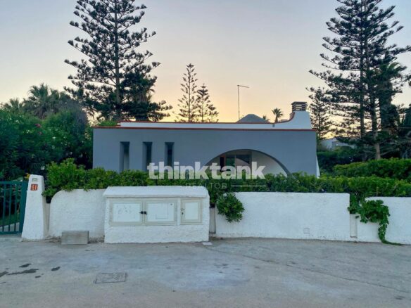Seafront Villa In San Lorenzo, Noto – With Garden And Direct Access To The Sea
