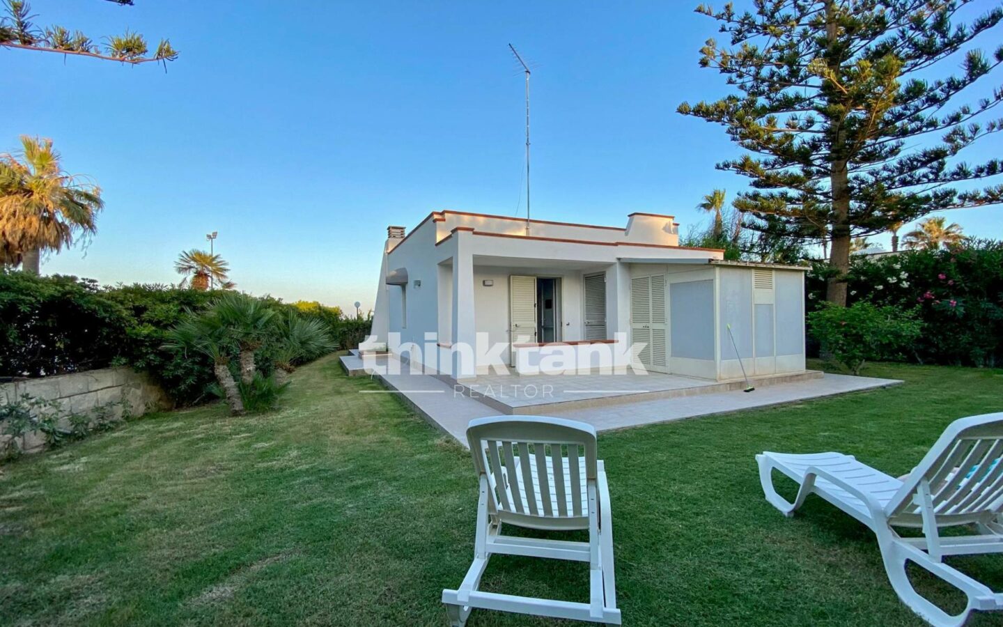 Seafront Villa In San Lorenzo, Noto – With Garden And Direct Access To The Sea