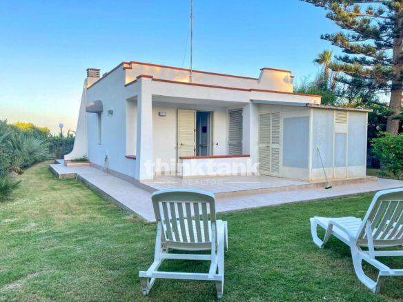 Seafront Villa In San Lorenzo, Noto – With Garden And Direct Access To The Sea