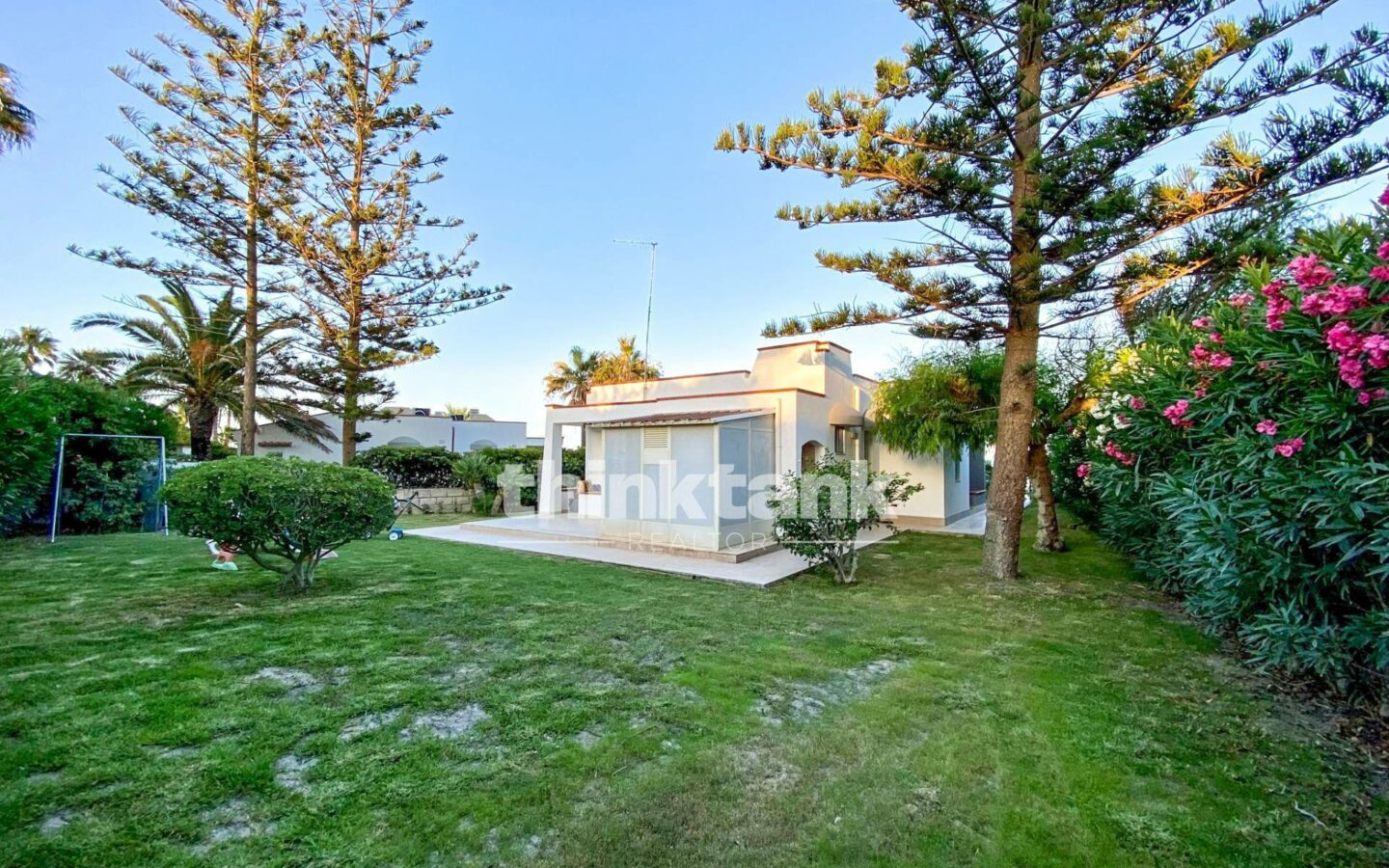 Seafront Villa In San Lorenzo, Noto – With Garden And Direct Access To The Sea
