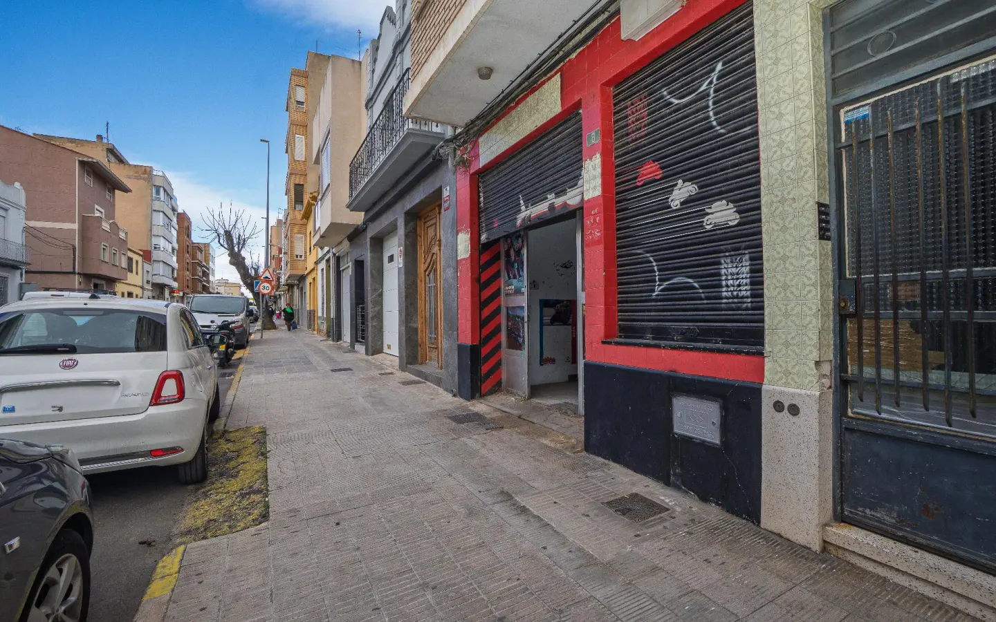 1-bedroom Commercial Unit In Silla, Spain (118 M²)