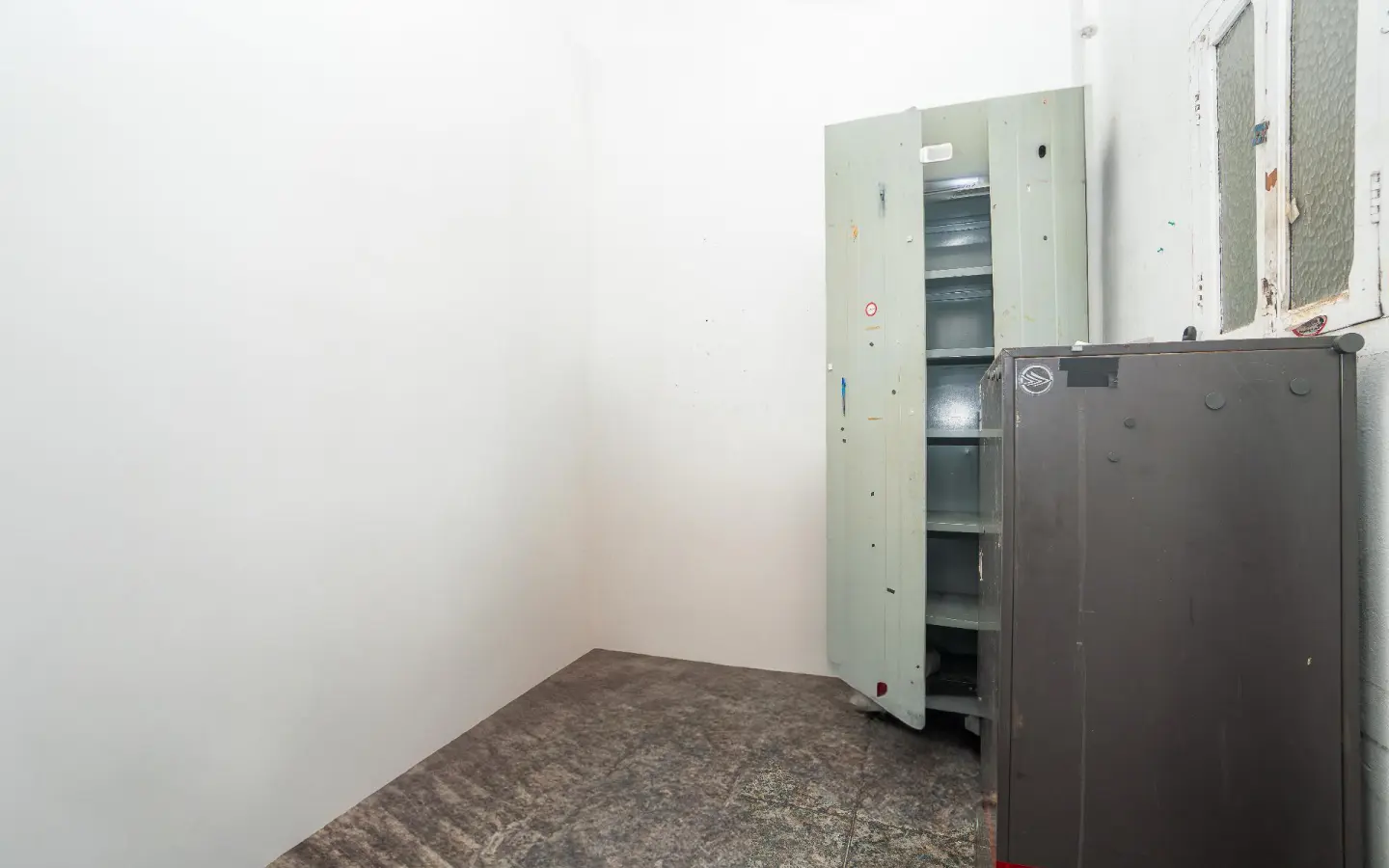 1-bedroom Commercial Unit In Silla, Spain (118 M²)