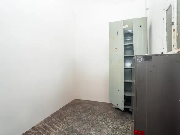 1-bedroom Commercial Unit In Silla, Spain (118 M²)