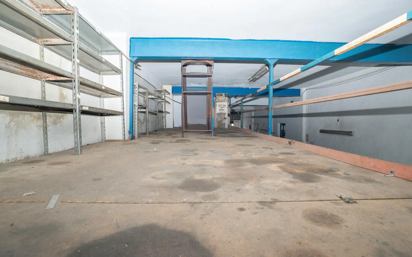 1-bedroom Commercial Unit In Silla, Spain (118 M²)