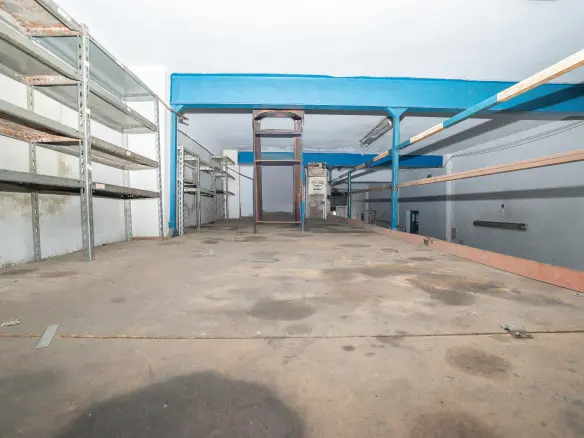1-bedroom Commercial Unit In Silla, Spain (118 M²)