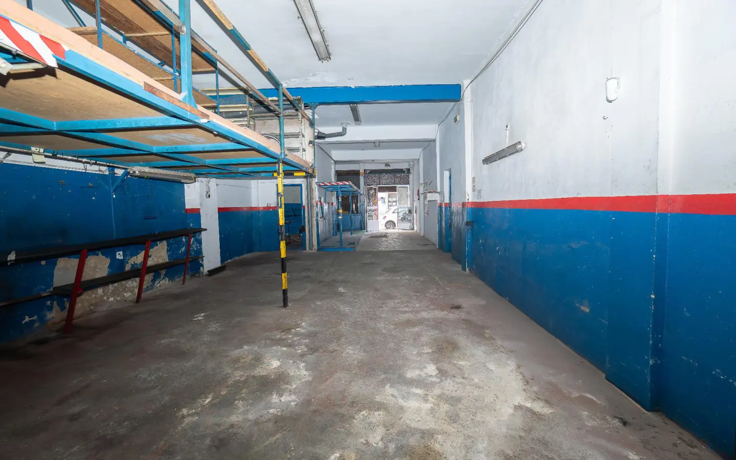 1-bedroom Commercial Unit In Silla, Spain (118 M²)